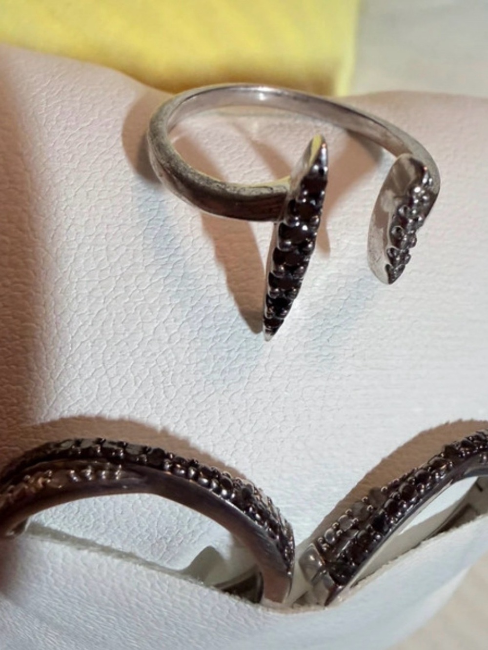 Sterling Silver Open Wrap Ring & matching earrings. Black and white diamonds 💎